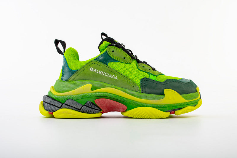 les sneakers Balenciaga Triple S "Beige Green Yellow" Femme sont un témoignage de l'engagement de Balenciaga à combiner style et innovation.