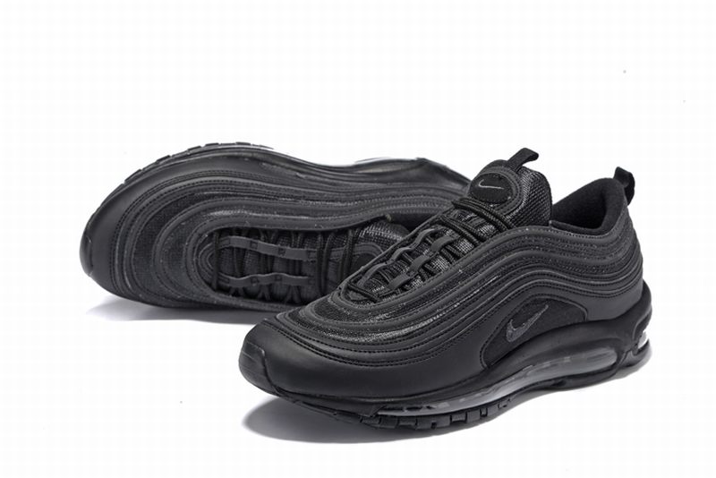 Premièrement, les baskets Nike Air Max 97 Femme incarnent un design emblématique et audacieux.