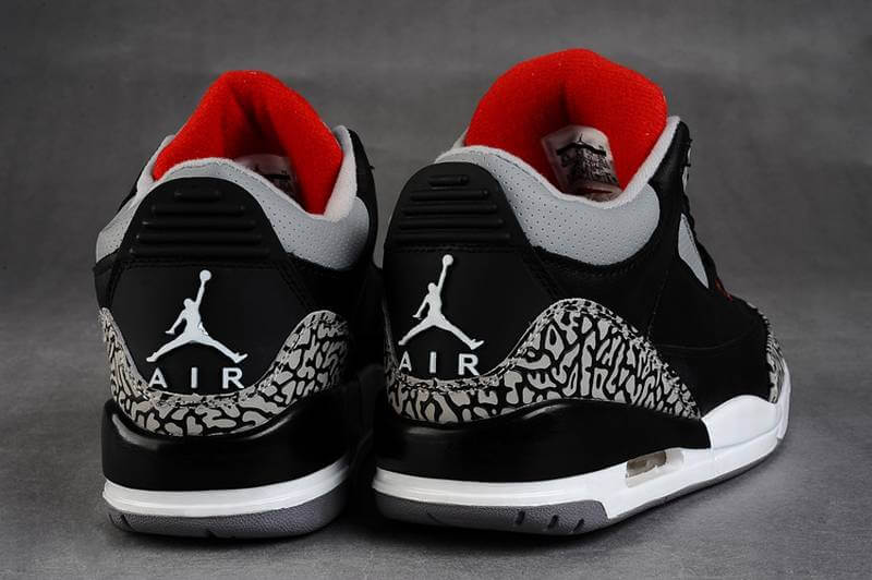 Premièrement, les baskets Air Jordan 3 Femme sont un symbole de style intemporel et de performance de haut niveau.