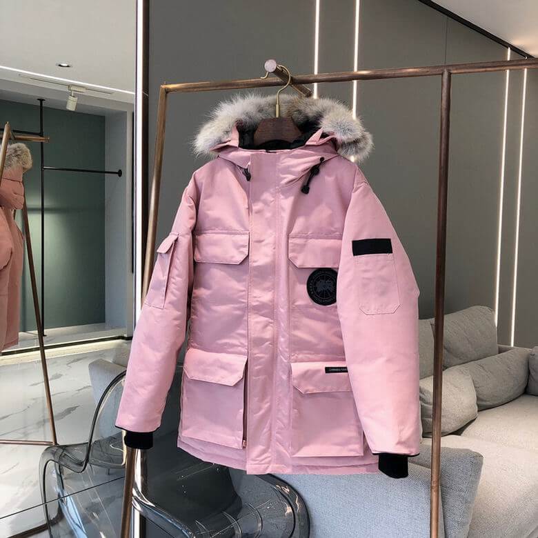 Résultat de l'évolution emblématique de la marque Canada G00se Femme, la Doudoune Canada G00se Femme est un témoignage de l'engagement de Canada G00se à combiner style,