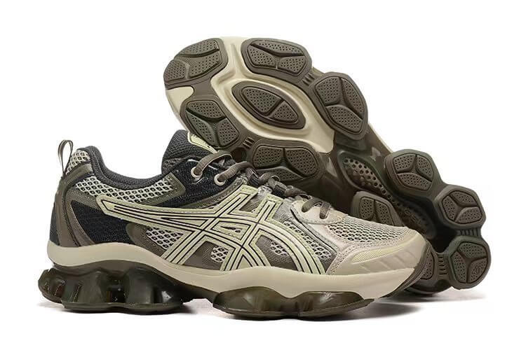 Premièrement :Les baskets Asics  offrent une combinaison parfaite de style et de performance.