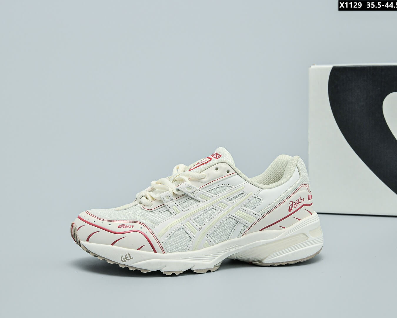 Résultats de l'engagement emblématique de la marque Asics à combiner style et innovation, les sneakers Asics Femme  sont des pièces maîtresses de la mode sportive.