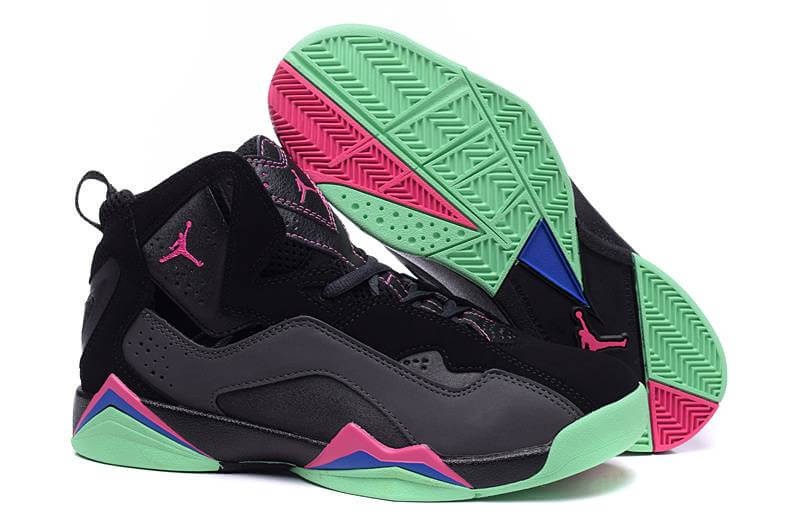 Premièrement, les baskets Air Jordan 7 Femme se distinguent par leur design iconique et leur confort exceptionnel.