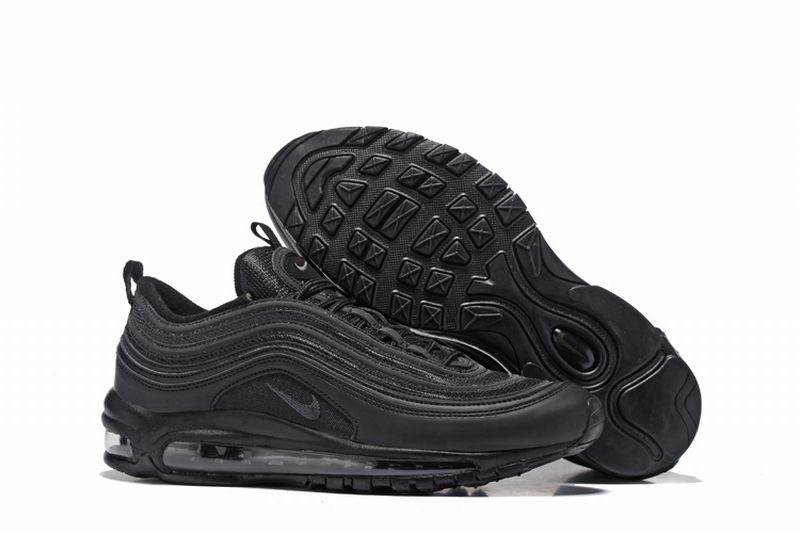 Premièrement, les baskets Nike Air Max 97 Femme incarnent un design emblématique et audacieux.