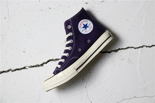 Premièrement : Les baskets Converse Femme se distinguent par leur design iconique et leur esthétique vintage.