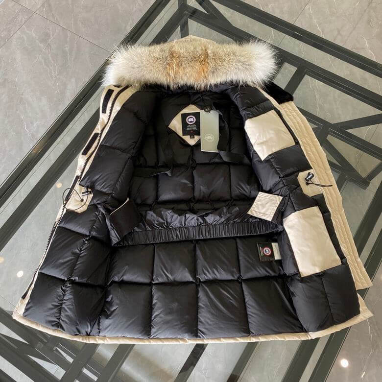 Résultat de l'évolution emblématique de la marque Canada G00se Femme, la Doudoune Canada G00se Femme est un témoignage de l'engagement de Canada G00se à combiner style