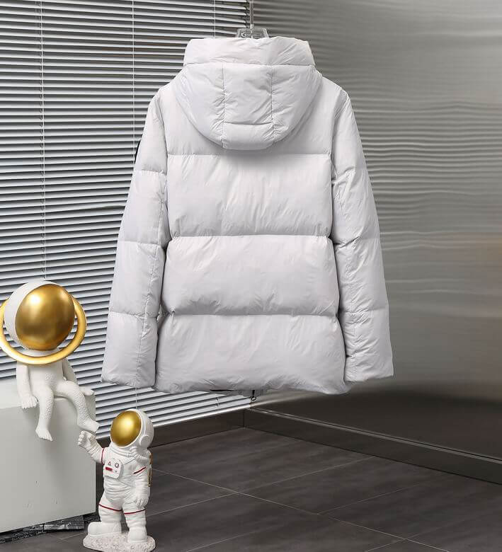 Résultat de l'évolution emblématique de la marque Canada Goose, la doudoune Canada Goose Parka Femme est un témoignage de l'engagement de Canada Goose à combiner style,