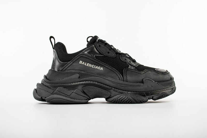 les sneakers Balenciaga Triple S "Beige Green Yellow" Femme sont un témoignage de l'engagement de Balenciaga à combiner style et innovation.
