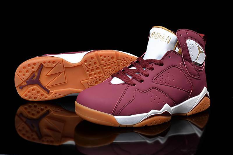 Premièrement, les baskets Air Jordan 7 Femme se distinguent par leur design iconique et leur confort exceptionnel.