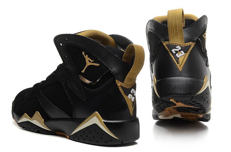 Premièrement, les baskets Air Jordan 7 Femme se distinguent par leur design iconique et leur confort exceptionnel.