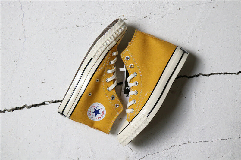 Premièrement : Les baskets Converse Femme se distinguent par leur design iconique et leur esthétique vintage.