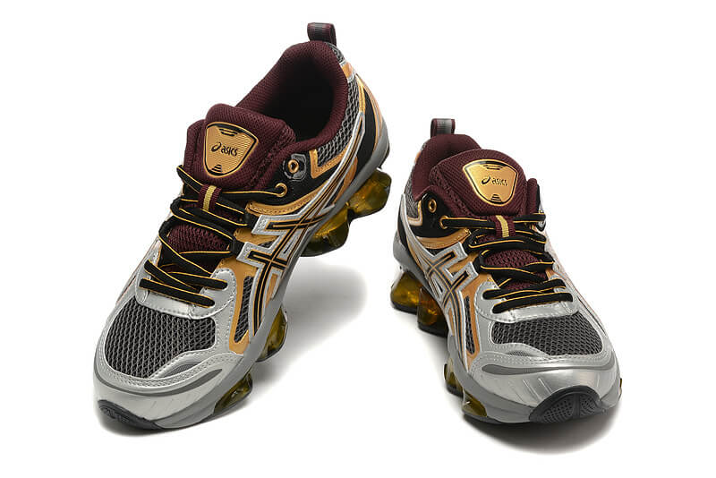 Premièrement :Les baskets Asics  offrent une combinaison parfaite de style et de performance.