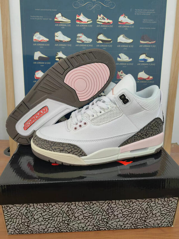 Premièrement, les baskets Air Jordan 3 Femme sont un symbole de style intemporel et de performance de haut niveau.