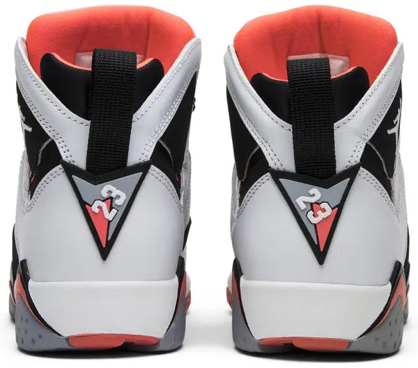 Premièrement, les baskets Air Jordan 7 Femme se distinguent par leur design iconique et leur confort exceptionnel.