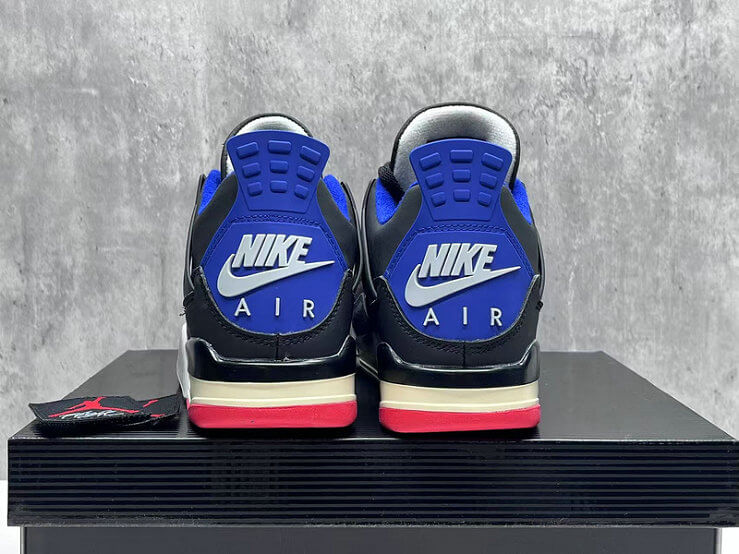 Premièrement : Les baskets Air Jordan 4 Femme se distinguent par leur design iconique et leur capacité à allier style et fonctionnalité.