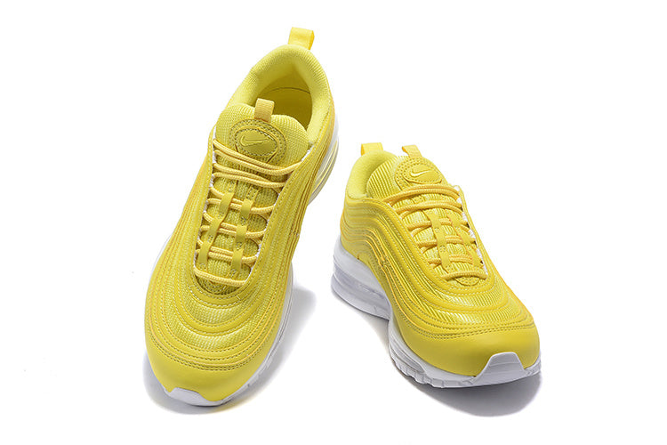 Les baskets Nike Air Max 97 Femme  sont des pièces maîtresses de la mode. Avec un look décontractée style iconique tendance olution emblématique de la ligne Nike, les Nike Air Max 97 sont un témoignage de l'engagement de Nike à combiner style et innovation.