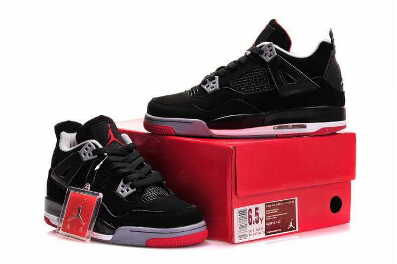 Premièrement : Les baskets Air Jordan 4 Femme se distinguent par leur design iconique et leur capacité à allier style et fonctionnalité.