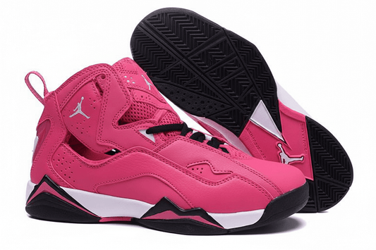 Premièrement, les baskets Air Jordan 7 Femme se distinguent par leur design iconique et leur confort exceptionnel.