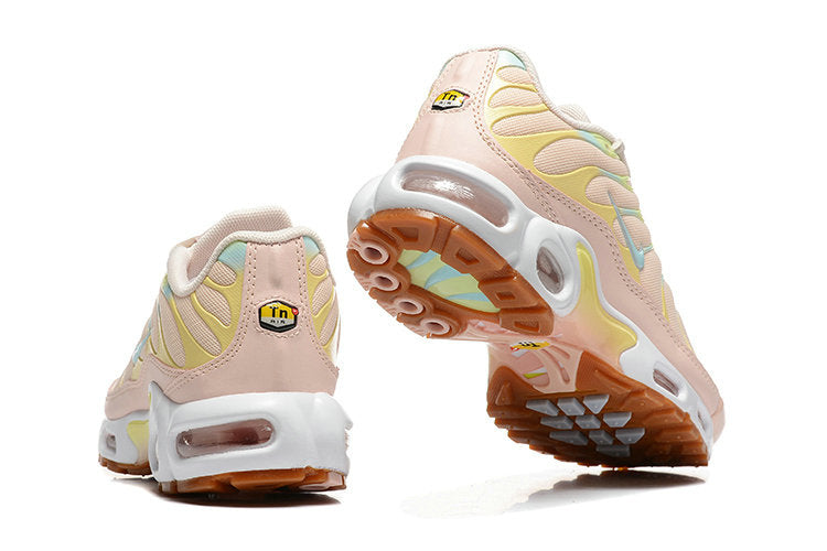Résultats de l'évolution emblématique de la ligne Nike, les Nike TN Air Max Plus Femme sont un témoignage de l'engagement de Nike à combiner style et innovation.