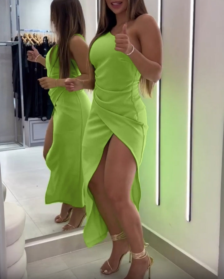 Premièrement : Cette Robe longue décontractée à une épaule sans manches , Froncée et fendue sur le côté Femme.