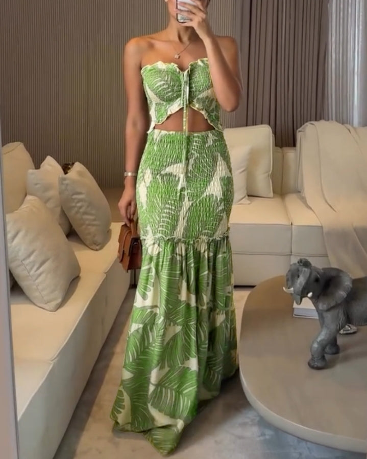 Premièrement : Cette Robe de vacances bandeau à imprimé tropical avec cordon de serrage , froncée et volantée , taille cintrée, coupe ajustée, ourlet à volants, robe sirène femme .