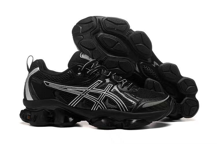 Premièrement :Les baskets Asics  offrent une combinaison parfaite de style et de performance.