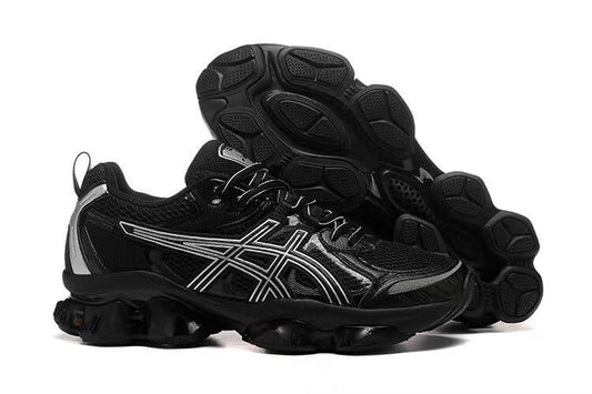 Premièrement :Les baskets Asics  offrent une combinaison parfaite de style et de performance.