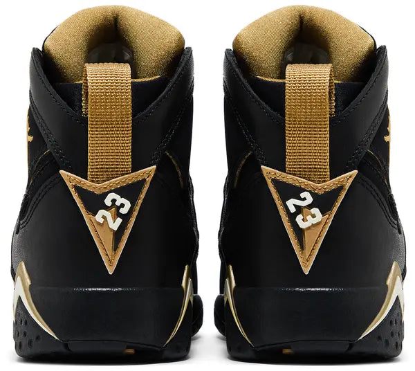 Premièrement, les baskets Air Jordan 7 Femme se distinguent par leur design iconique et leur confort exceptionnel.