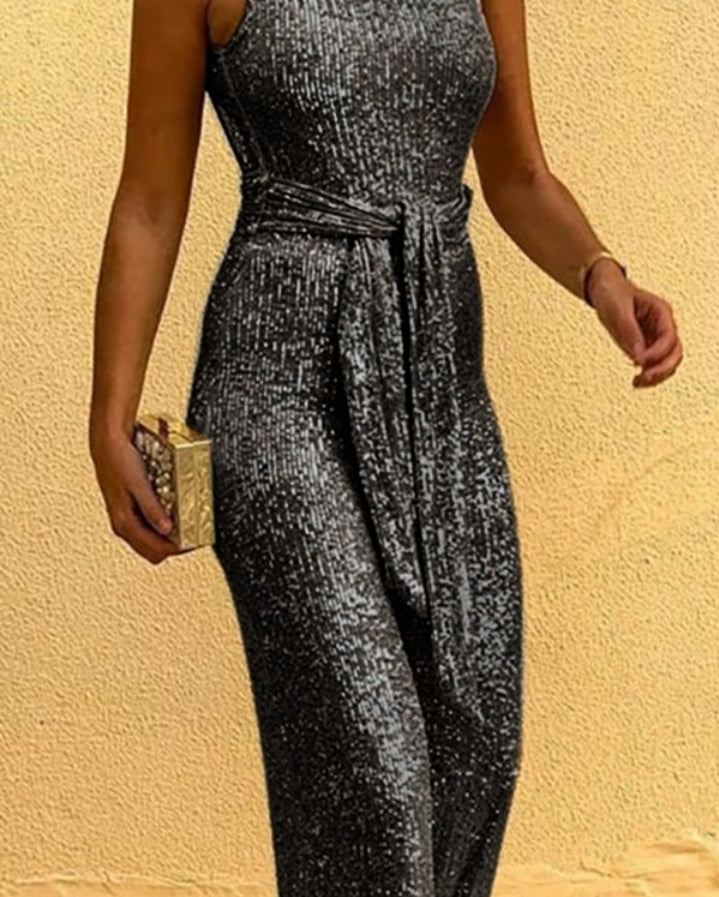 Premièrement : Les combinaisons à paillettes incarnent l’alliance parfaite entre glamour et modernité, offrant une silhouette élégante et audacieuse.