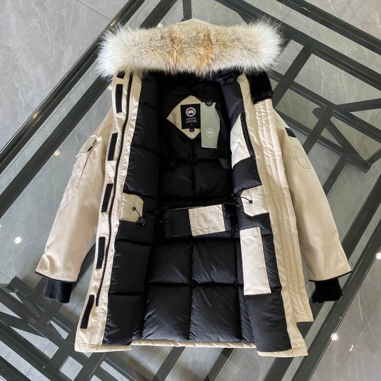 Résultat de l'évolution emblématique de la marque Canada G00se Femme, la Doudoune Canada G00se Femme est un témoignage de l'engagement de Canada G00se à combiner style