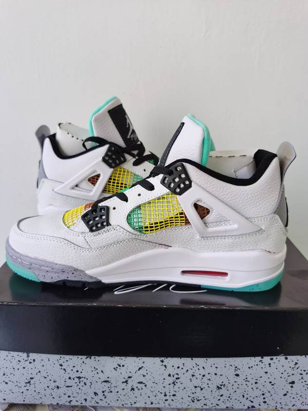 Premièrement : Les baskets Air Jordan 4 Femme se distinguent par leur design iconique et leur capacité à allier style et fonctionnalité.
