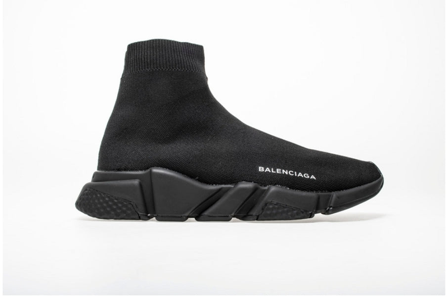 les sneakers Balenciaga Triple S "Beige Green Yellow" Femme sont un témoignage de l'engagement de Balenciaga à combiner style et innovation.