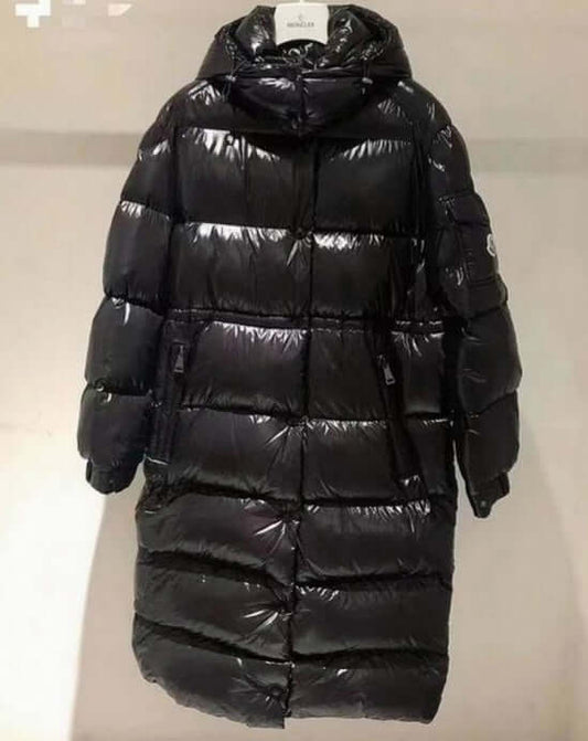 Premièrement : Les doudounes Moncler Femme, ainsi que les manteau Moncler Femme, incarnent un style et un raffinement incomparables.
