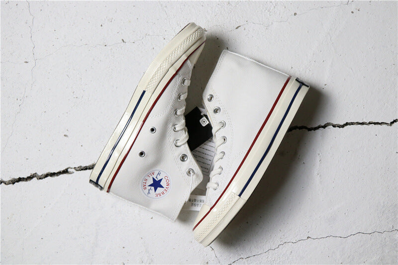 Premièrement : Les baskets Converse Femme se distinguent par leur design iconique et leur esthétique vintage.
