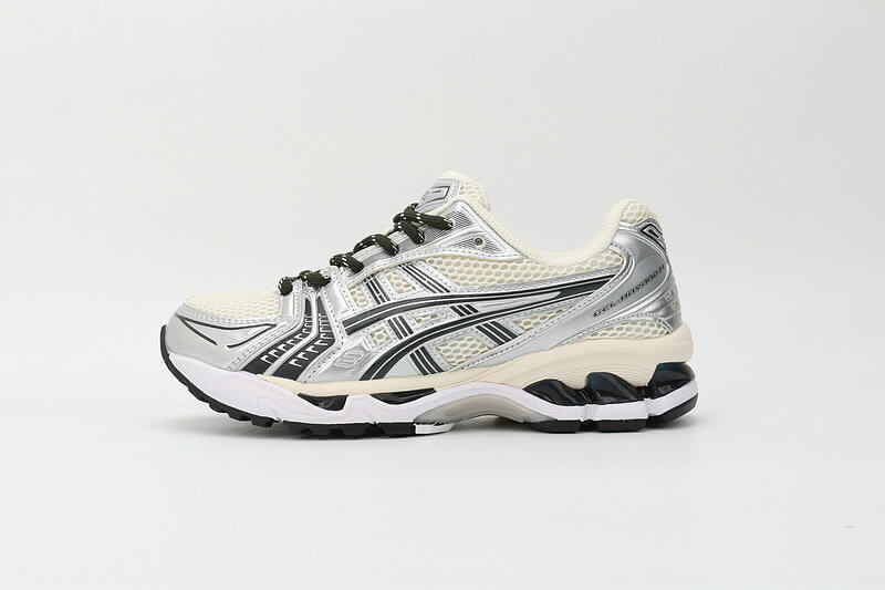 Résultats de l'engagement emblématique de la marque Asics à combiner style et innovation, les sneakers Asics Femme  sont des pièces maîtresses de la mode sportive.