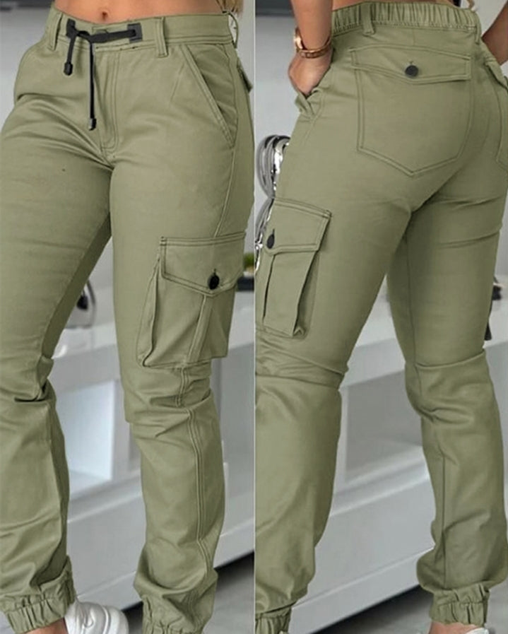 Premièrement : Ce Pantalon cargo à revers avec poches multiples pantalon slim fit femme.