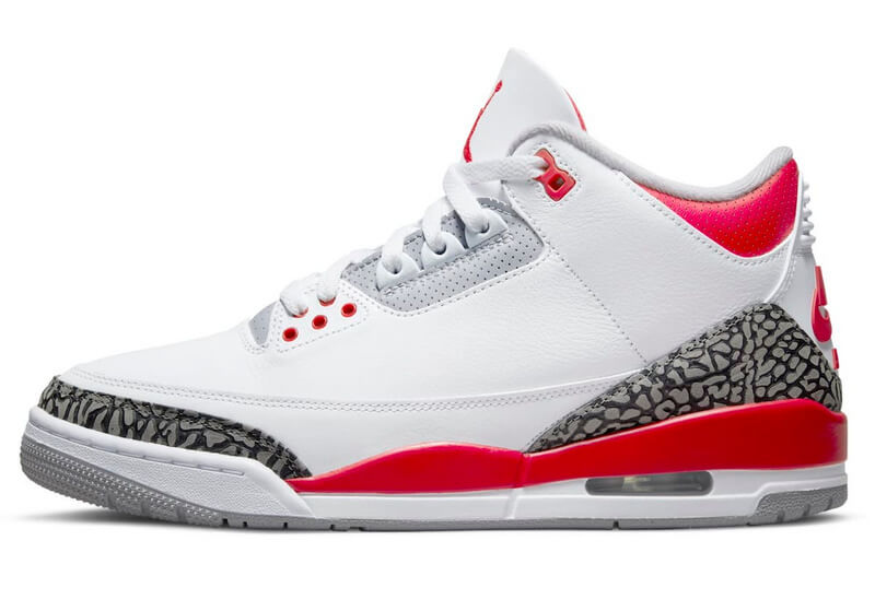 Premièrement, les baskets Air Jordan 3 Femme sont un symbole de style intemporel et de performance de haut niveau.