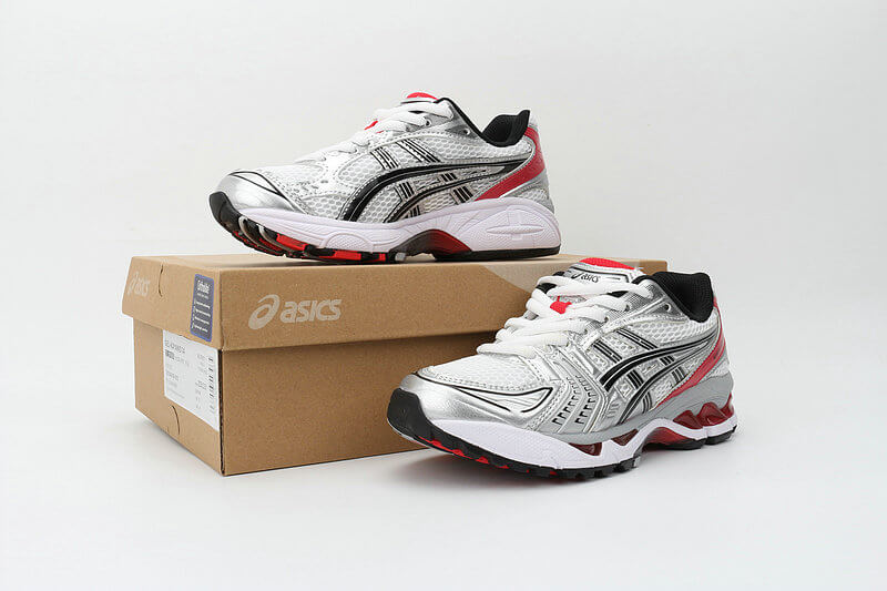 Résultats de l'engagement emblématique de la marque Asics à combiner style et innovation, les sneakers Asics Femme  sont des pièces maîtresses de la mode sportive.