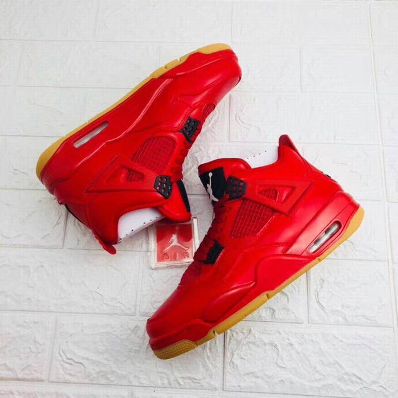 Premièrement : Les baskets Air Jordan 4 Femme se distinguent par leur design iconique et leur capacité à allier style et fonctionnalité.