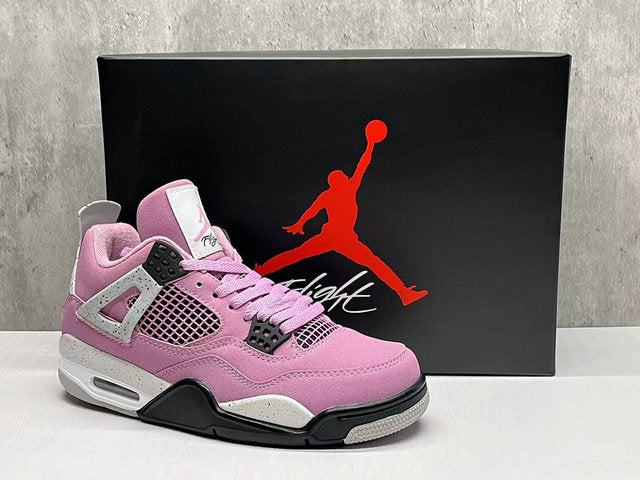 Premièrement : Les baskets Air Jordan 4 Femme se distinguent par leur design iconique et leur capacité à allier style et fonctionnalité.