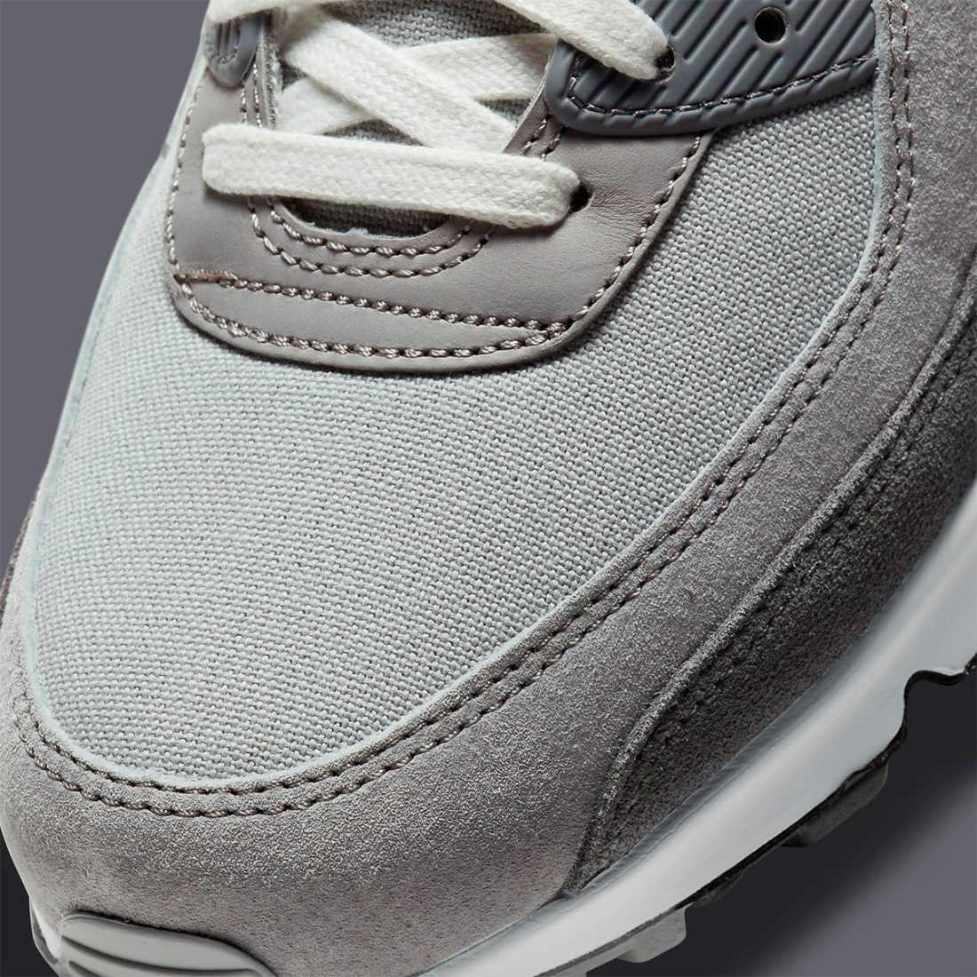 Les baskets Nike Air Max 90 Futura sont des pièces maîtresses de la mode.