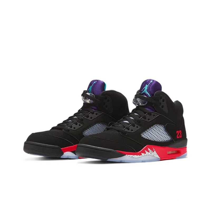 Les baskets Air Jordan 5 Femme permettent de personnaliser votre style tout en bénéficiant d’un confort supérieur.
