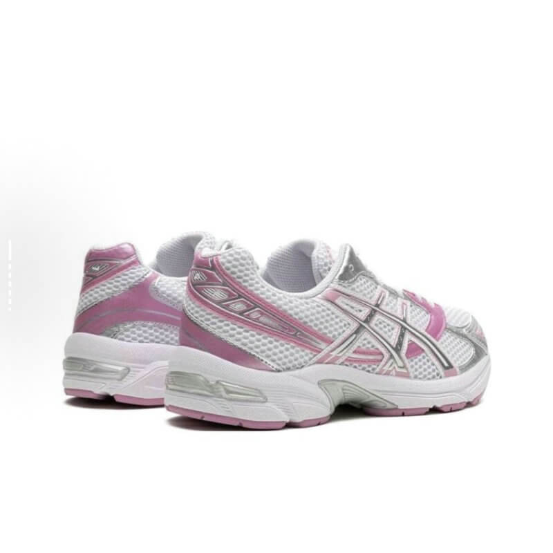 Premièrement :Les baskets Asics  offrent une combinaison parfaite de style et de performance. Leur design élégant et leurs technologies de pointe les rendent idéales pour les coureurs et les amateurs de mode.
