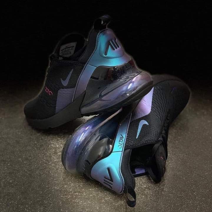 Les baskets Nike Air Max 270 Femme se démarquent par leur esthétique futuriste et leur technologie innovante.