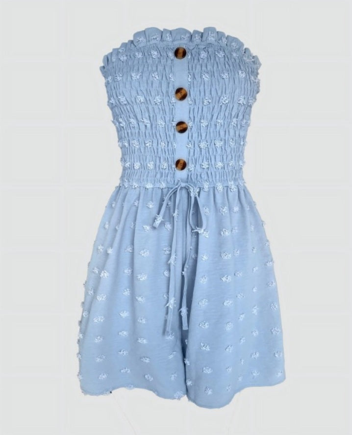 Premièrement : Adoptez un style chic et décontracté avec cette Combinaison courte décontractée à pois , et froncées sans manches avec détails noués et boutons décoratifs femme 