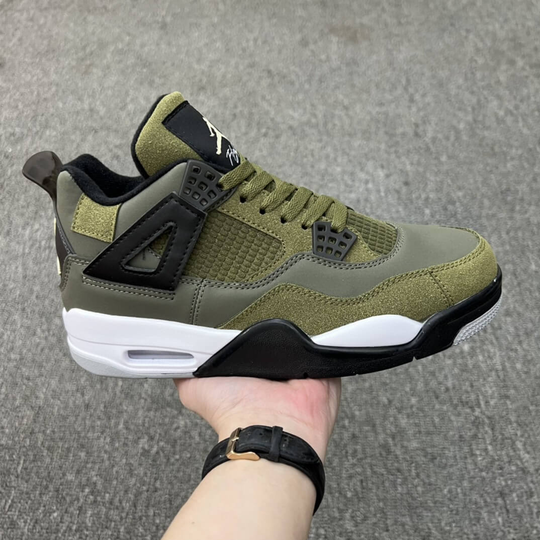 Premièrement : Les baskets Air Jordan 4 Femme se distinguent par leur design iconique et leur capacité à allier style et fonctionnalité