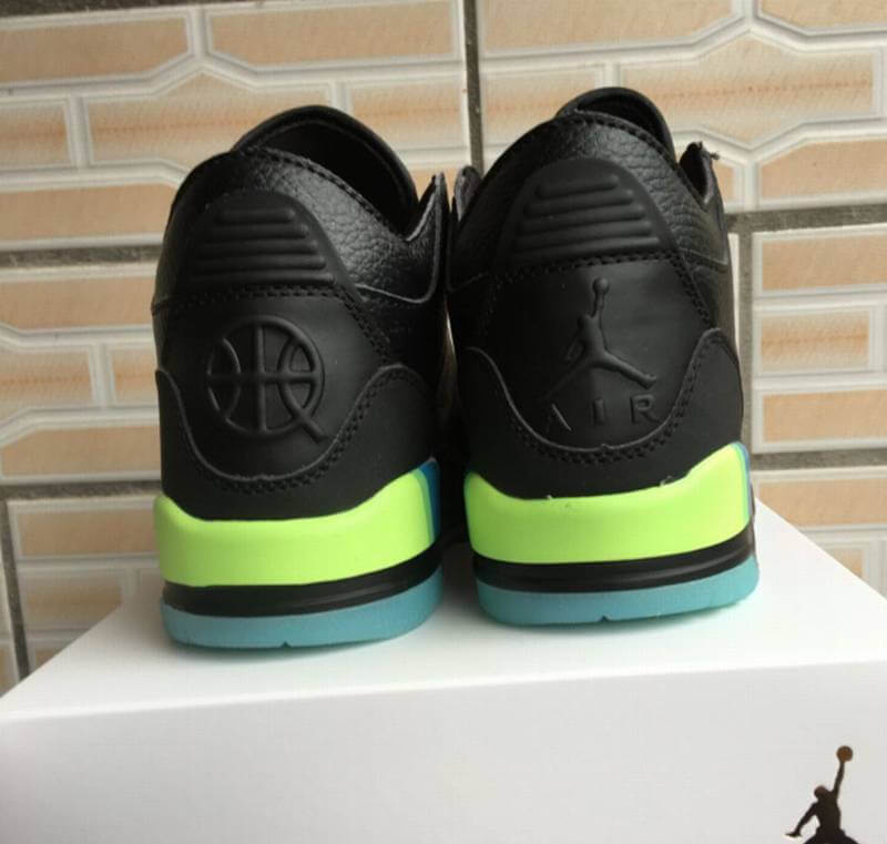 Premièrement, les baskets Air Jordan 3 Femme sont un symbole de style intemporel et de performance de haut niveau.