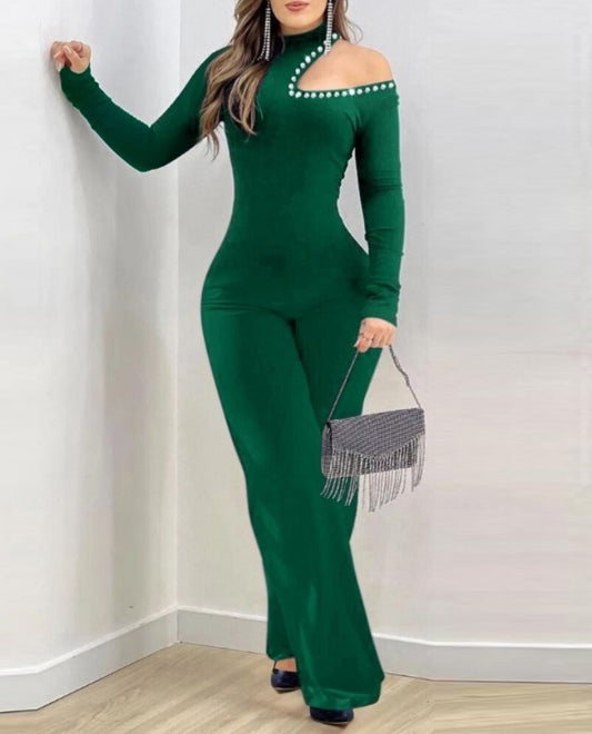 Premièrement : Brillez avec style grâce à cette Combinaison à épaules dénudées et col haut avec strass et manches longues, coupe slim évasée femme.