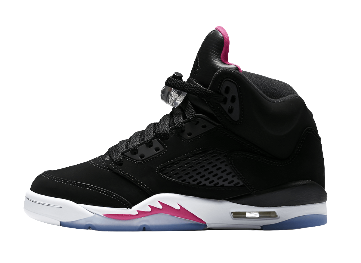 Premièrement, les baskets Air Jordan 5 Femme incarnent un mélange parfait de style audacieux et de performance exceptionnelle.

