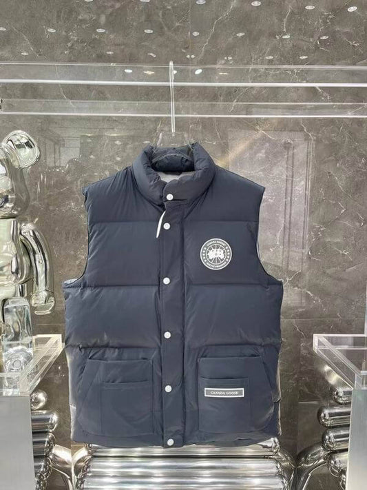 Résultat de l'évolution emblématique de la marque Canada Goose, la doudoune Canada Goose Parka Femme est un témoignage de l'engagement de Canada Goose à combiner style,